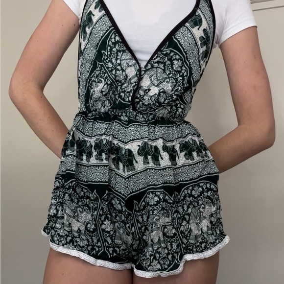 Green and white romper. Elephant patterned. Flowy material size small - Picture 3 of 6
